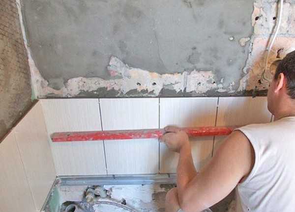Как своими руками положить плитку на стены и пол в ванной комнате?