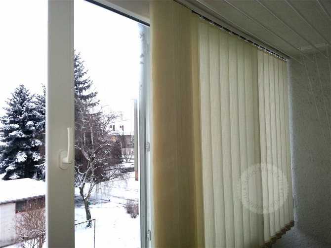 Рулонные шторы на балкон: удобно и красиво