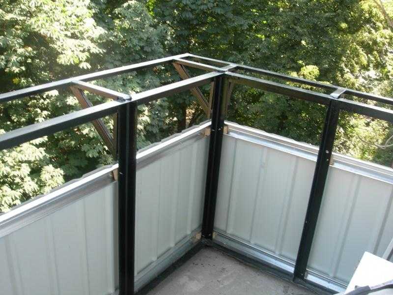 Высота ограждения балкона — важный фактор безопасности