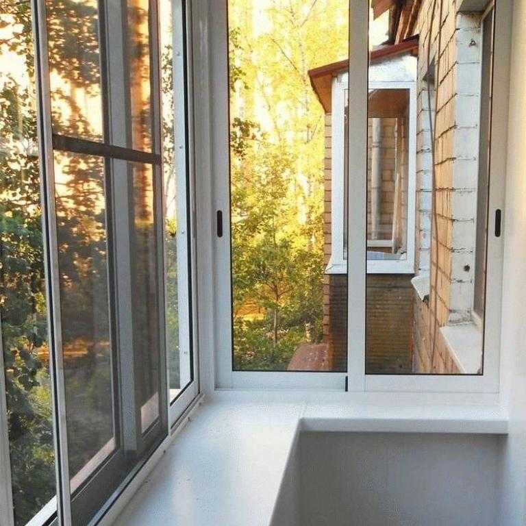 Раздвижные окна на балкон: плюсы и минусы, разновидности и материалы изготовления