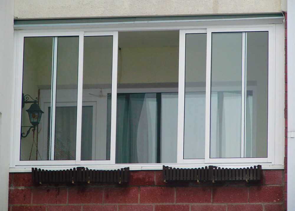 Какие окна лучше ставить на балкон раздвижные или распашные