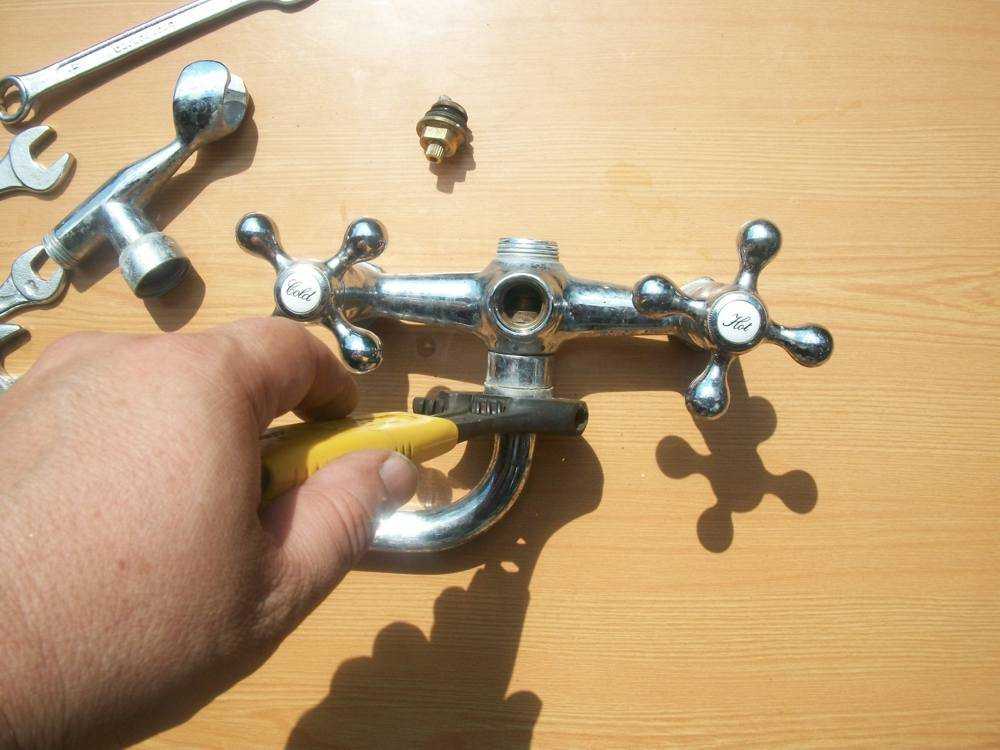 Ремонт смесителя в ванной своими руками: как разобрать и заменить