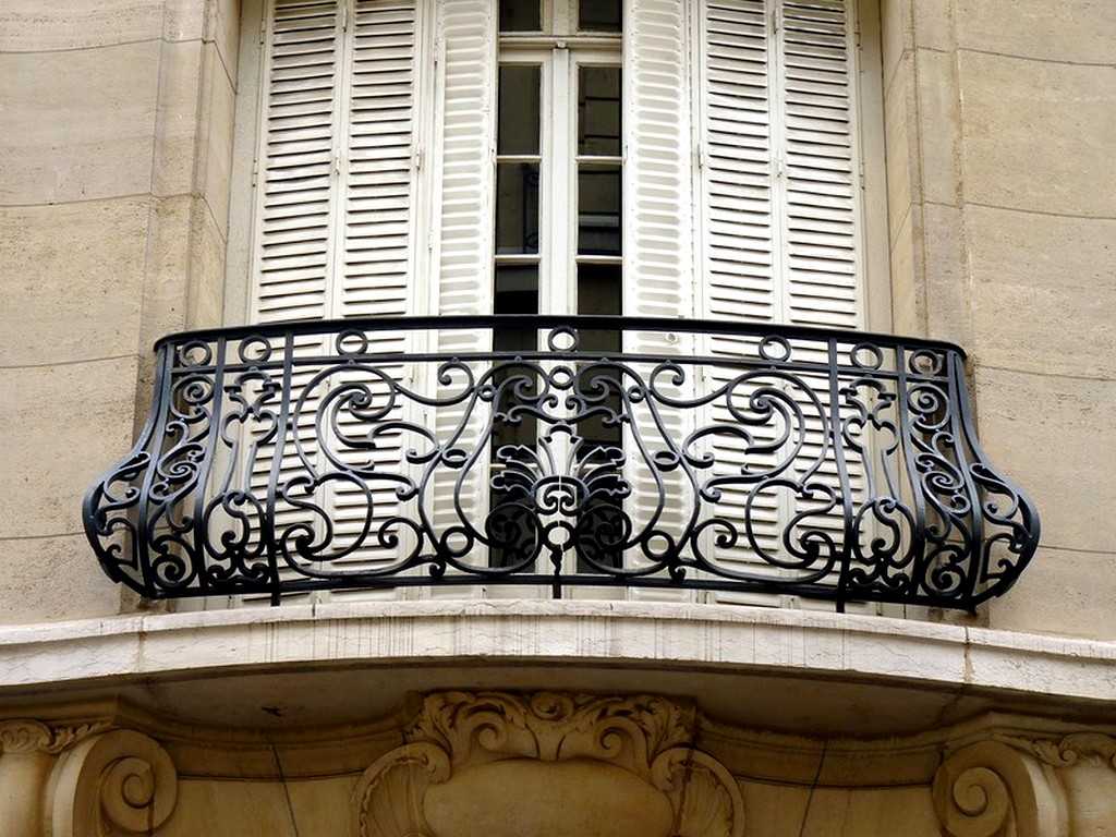 Жалюзи на балкон (59 фото): какие лучше выбрать на лоджию и окно с балконной дверью вертикальные или горизонтальные, пластиковые