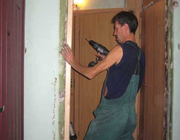 Как установить входные металлические двери в квартиру своими руками