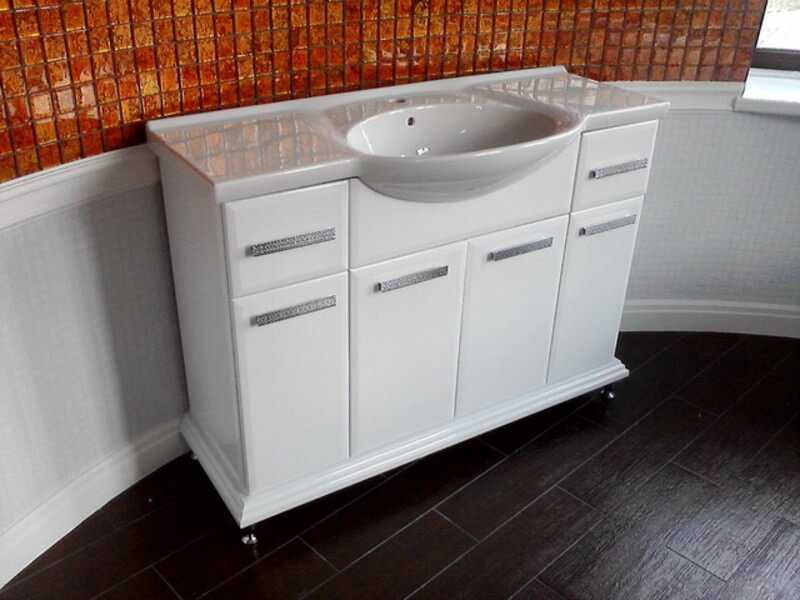 Шкафы для стиральной машины в ванной комнате (65 фото): пеналы и тумбы, напольные, встроенные и другие виды. советы по выбору