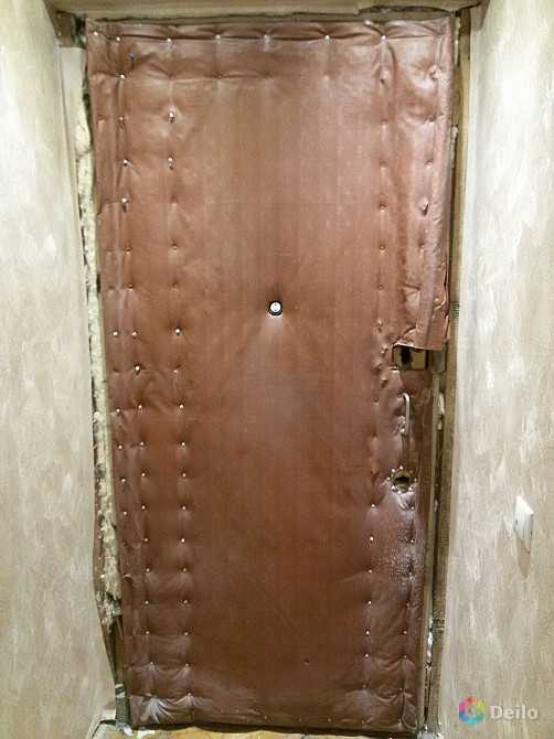 Обивка дверей (61 фото): обшивка деревянных изделий, выбираем комплект для квартиры, перетяжка кожзамом и утепление поролоном