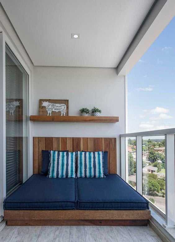 Спальня на балконе