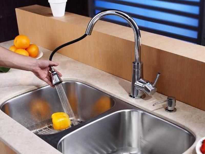Сдвоенный смеситель для кухни: удобно ли мыть посуду под краном с двумя изливами