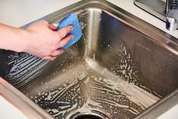 Чем отмыть керамическую раковину и изделия из нержавейки: как почистить средством для чистки в домашних условиях, как очистить от известкового налёта и тёмных пятен